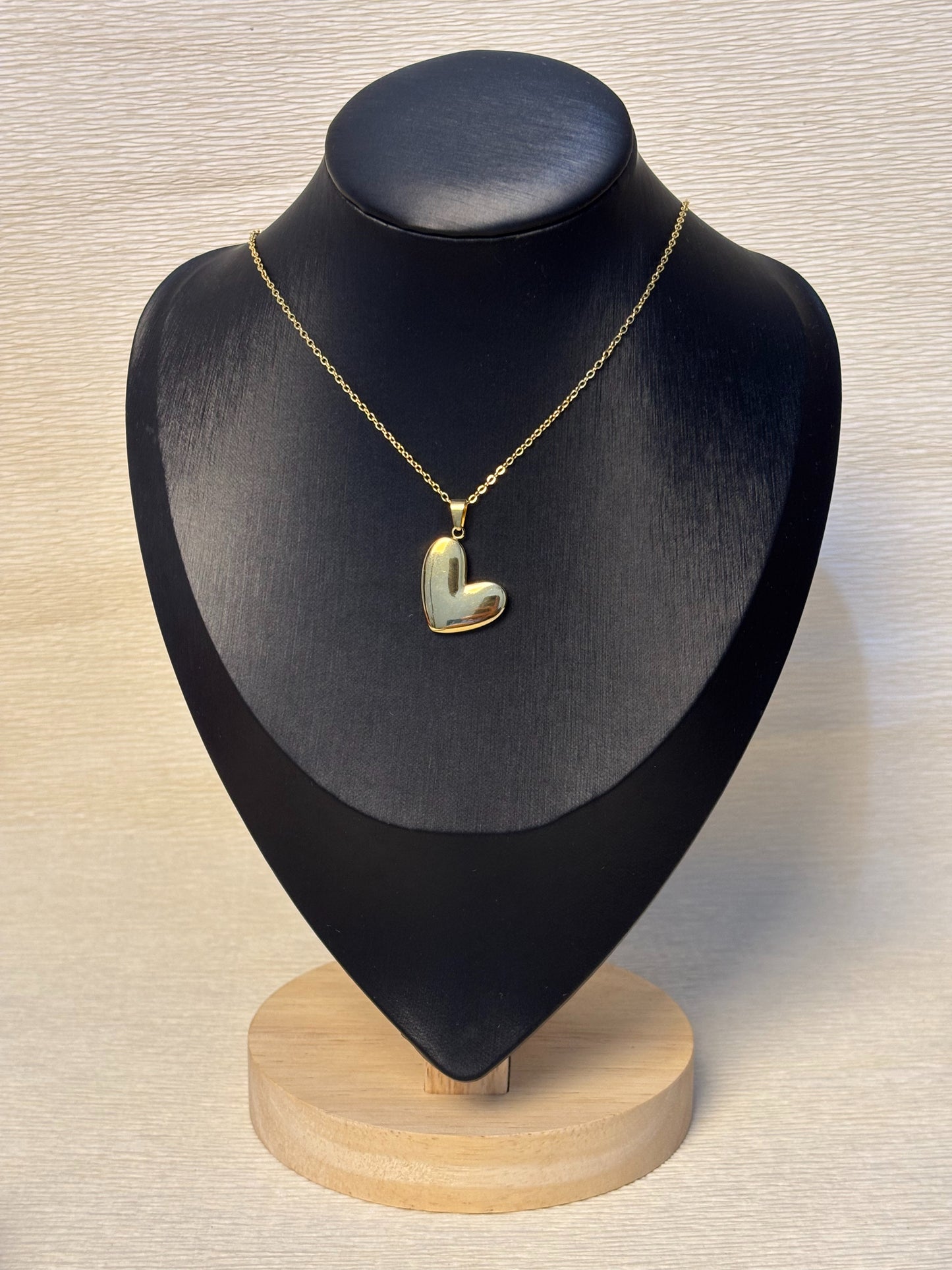 withe and gold heart necklace