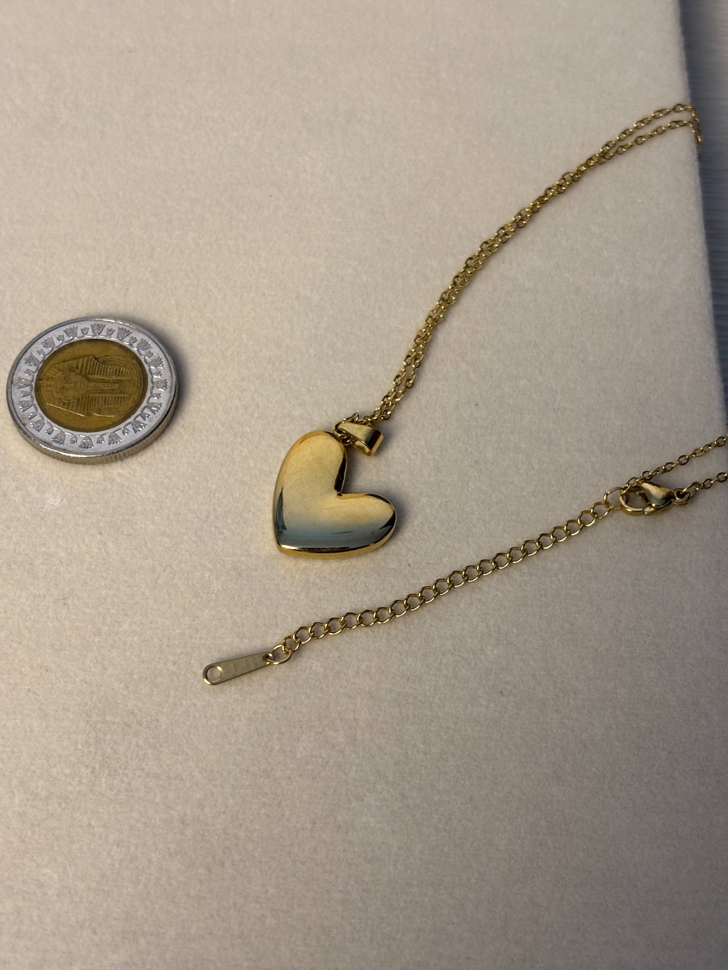 withe and gold heart necklace