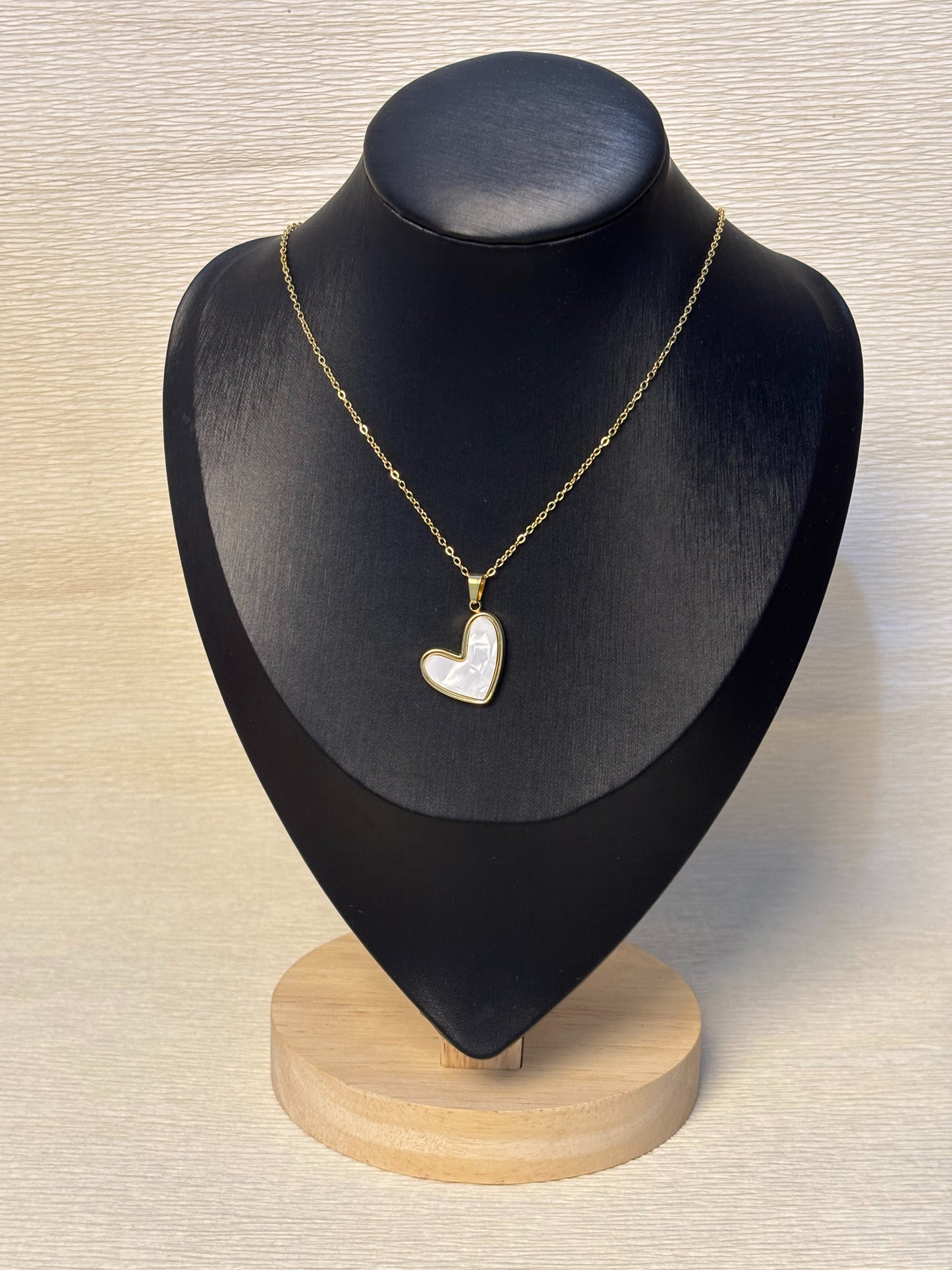 withe and gold heart necklace